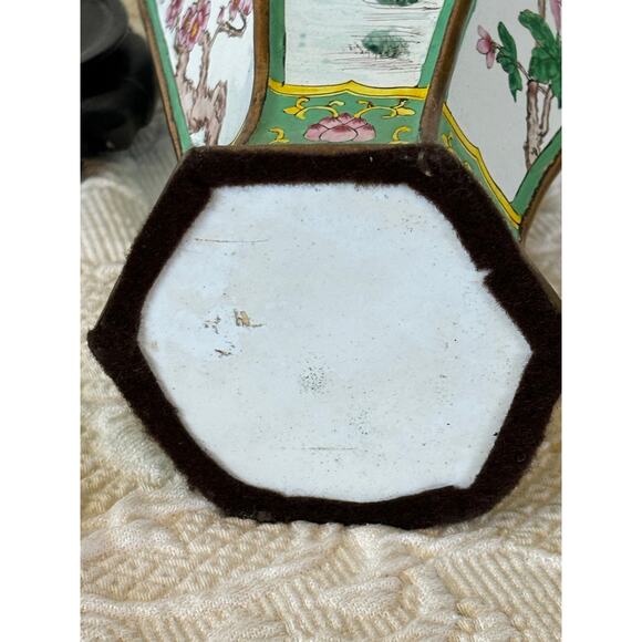 Decorative Chinese Canton Enamel Vase And Wooden Base - Picture 4 of 10